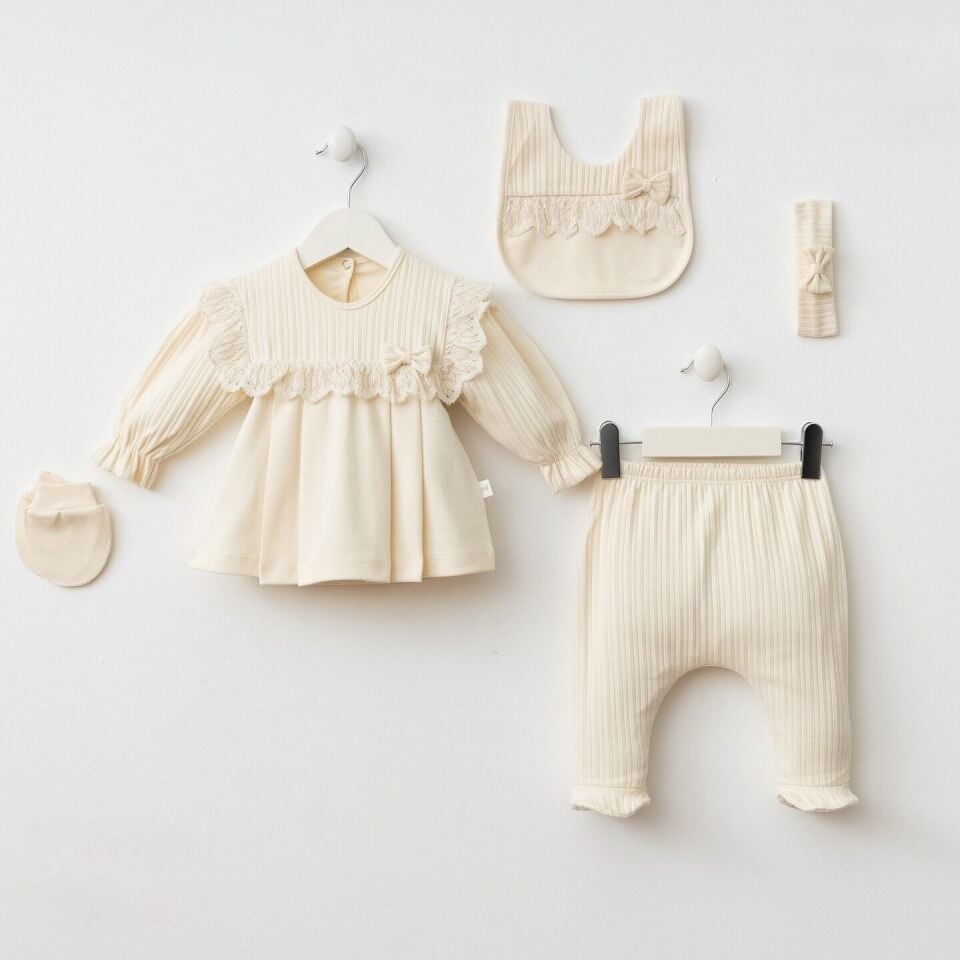 Nervürlü Kız 5'li Hastane Çıkışı