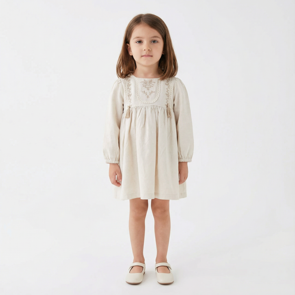 Nakış Detaylı Uzun Kollu Kız Çocuk Elbisesi – Şık ve Rahat Tasarım